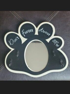 Don't forget about me! Leash holder with 4 hooks